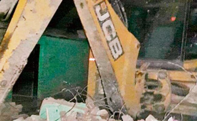 बेतिया : पुलिस पर हमला, अशोक प्रजापति व शहाबुद्दीन जख्मी, एक गिरफ्तार