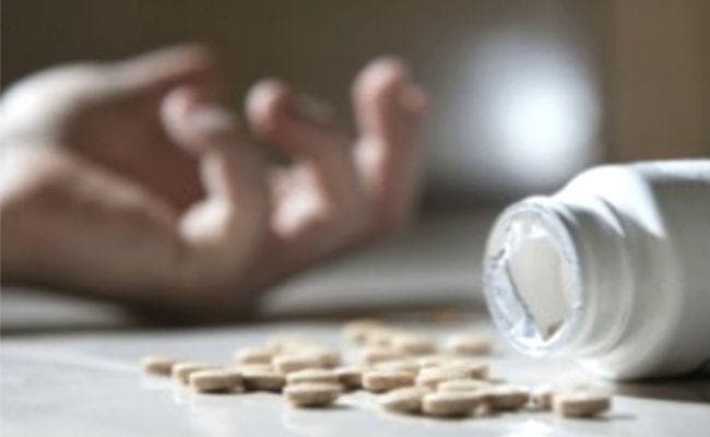 शादी के 16 दिन बाद ही ससुराल से भागी दूल्हन, प्रेमी के साथ मिलकर खाया जहर, हालत नाजुक