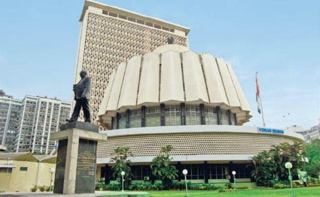 आधी रात तक चली महाराष्ट्र विधानसभा, विपक्ष का आरोप- फायदे के लिए सरकार ने पास कराया विधेयक