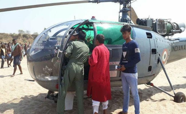 PHOTO STORY : जमशेदपुर में विमान में गड़बड़ी के शक होने पर एयरफोर्स पायलट ने करवाया प्लेन क्रैश