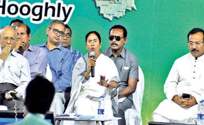 बंगाल : प्रशासनिक बैठक में मुख्यमंत्री ममता बनर्जी का निर्देश रामनवमी पर अस्त्र के साथ न निकले जुलूस