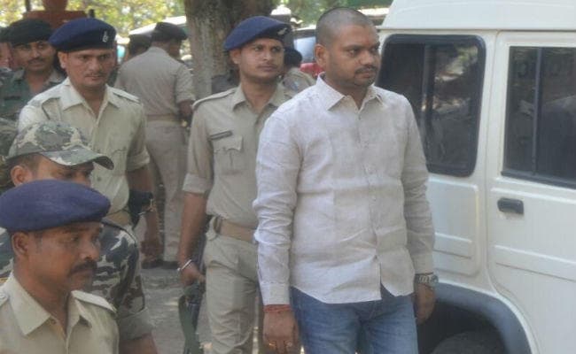 नीरज सिंह हत्याकांड का एक साल: संजीव सिंह की जगह कौन?