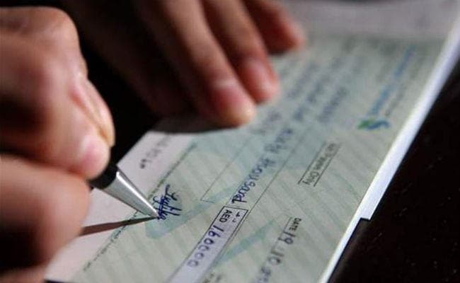 SBI ने दिलायी याद - 31 मार्च के बाद नहीं चलेंगे इन बैंकों के चेक, पढ़ें पूरी खबर