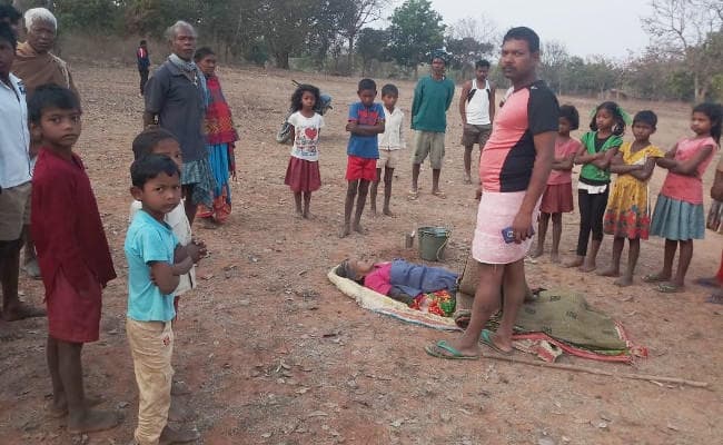 महुआ चुनने गयी महिला को हाथी ने कुचलकर मार डाला