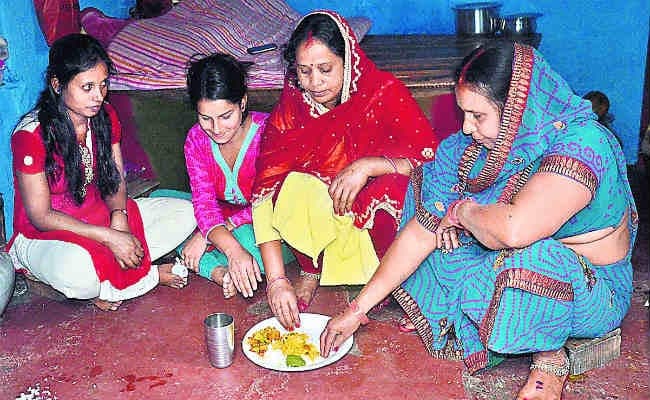 नहाय खाय के साथ चैती छठ महापर्व शुरू : खरना आज, अस्‍ताचलगामी सूर्य को अर्घ्‍य कल