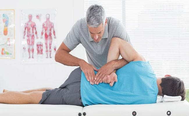 सिंगापुर में लड़की से छेड़छाड़ करने वाले भारतीय मूल के फिजियोथेरेपिस्ट को जेल, बेंत से पिटाई की सजा