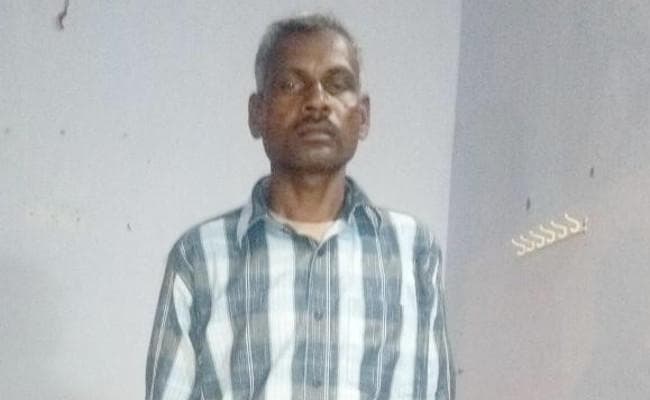 Jharkhand : 40 लाख के दो इनामी नक्सली प्रभाकर टुडू व नेमचंद गिरफ्तार, धनबाद के IVF सेंटर में पत्नी का इलाज कराने आया था