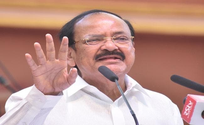 बिहार दिवस : उपराष्ट्रपति ने की सीएम नीतीश की तारीफ, कहा- विकास के साथ सुशासन जरूरी