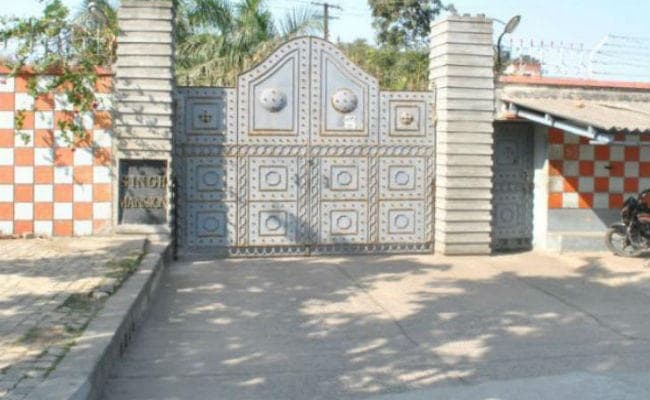 धनबाद : संजय हत्याकांड से सिंह मैंशन में पड़ी थी दरार, पूर्व पीएम चंद्रशेखर के नाती भी बने थे आरोपी