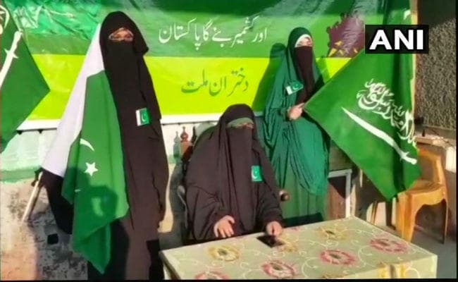 अलगाववादी नेता आसिया आंद्राबी ने फिर की पाकिस्तानपरस्ती, कहा इंसान या तो मुसलमान होता है या काफिर