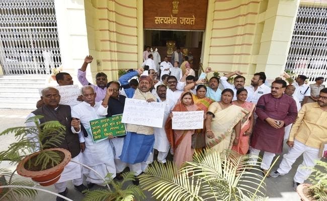 VIDEO : विधानसभा में निबंधन घोटाले को लेकर विपक्ष के तेवर तल्ख, रामनवमी पर राबड़ी ने दिया बड़ा बयान