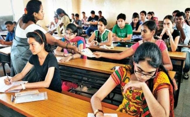मैट्रिक की उत्तर पुस्तिका में लिखा-सर, प्लीज अच्छा नंबर दीजिएगा, नहीं तो मेरी शादी…