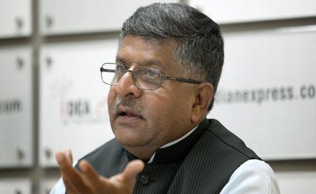 Social Media पर डेटा चोरी मामला : रविशंकर प्रसाद ने आईटी मंत्रालय के अधिकारियों संग की बैठक