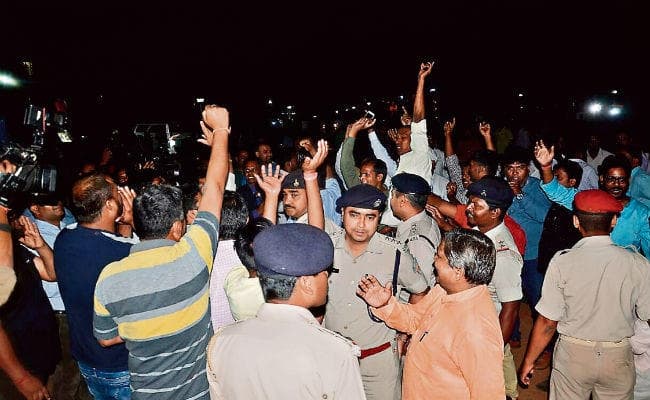 झारखंड रास चुनाव: देर रात तक रहा गहमागहमी का माहौल, और हार जीत में बदल गयी, पल-पल बदलते रहे समीकरण