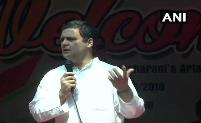 राहुल गांधी के साथ छात्रा ने कुछ यूं ली सेल्फी, देखें वीडियो