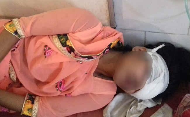 माता दुर्गा को अर्पित करने के लिए किशोरी ने खुद ऊंगली से निकाल ली अपनी आंख, उसके बाद...