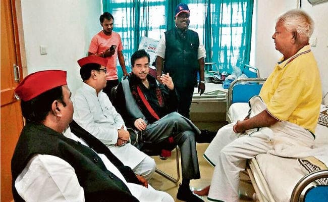 राजद सुप्रीमो लालू प्रसाद से मिले शत्रुघ्न, कहा- जमीनी नेता हैं लालू