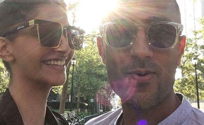 लंदन या जेनेवा...कहां सोनम लेंगी आनंद के संग सात फेरे