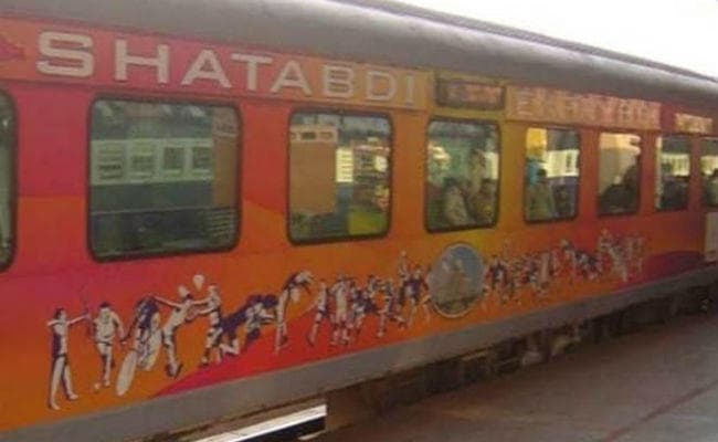 खुशखबरी! कम हो सकते हैं शताब्दी ट्रेनों के किराये