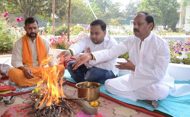 IN PICS : रामनवमी पर रघुवर दास ने की पूजा-अर्चना, भगवान राम से मांगा यह वरदान
