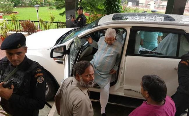 लालू प्रसाद को कई बीमारियां, उन्हें बाहर भेजना जरूरी : मेडिकल सुपरिटेंडेंट