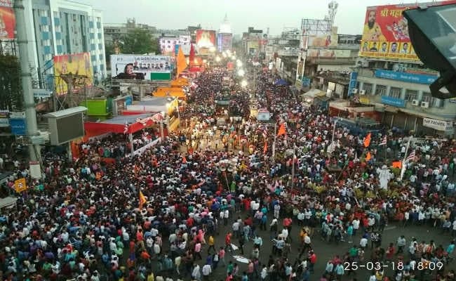 IN PICS : रामनवमी को लेकर देशभर में उत्साह, रांची के शहीद चौक पर उमड़ी भीड़