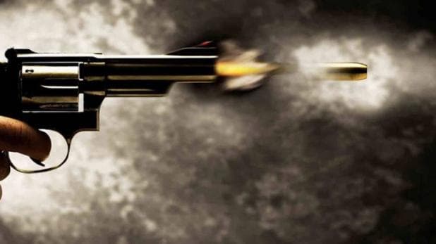 देवघर : बीच शहर में युवक को मारी गोली, तड़पता रहा, किसी ने नहीं की मदद