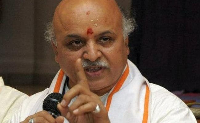 भाजपा पर बरसे तोगडि़या, कहा - मोदी के पास पाकिस्‍तानी PM से मिलने का समय है, मुझसे मिलने का नहीं..