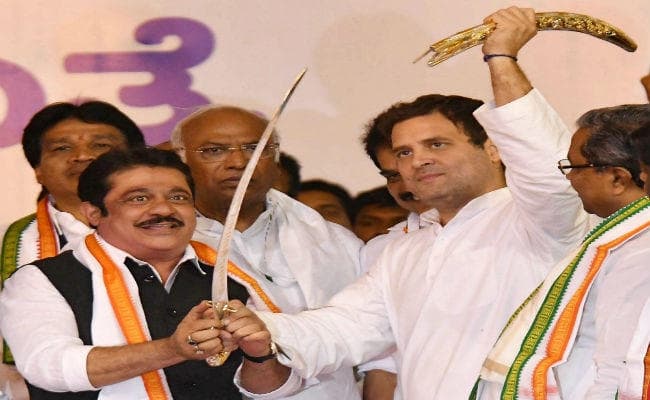 डेटा लीक : ऐप डिलीट कर खुद फंस गयी कांग्रेस, BJP हुई हमलावर