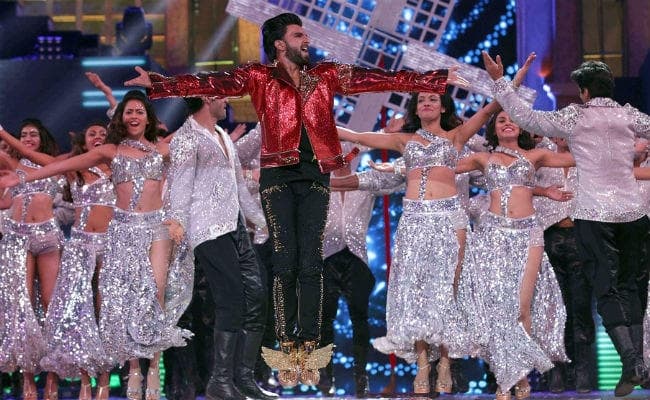 OMG: IPL की ओपनिंग सेरेमनी में 15 मिनट परफॉर्म करने के लिए इतने करोड़ लेंगे रणवीर सिंह