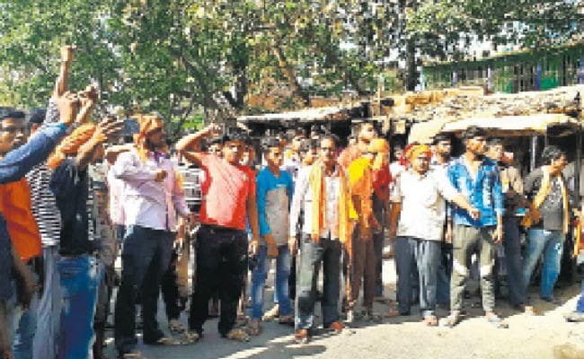 पत्रकार हत्याकांड के विरोध में बवाल, जाम की सड़क