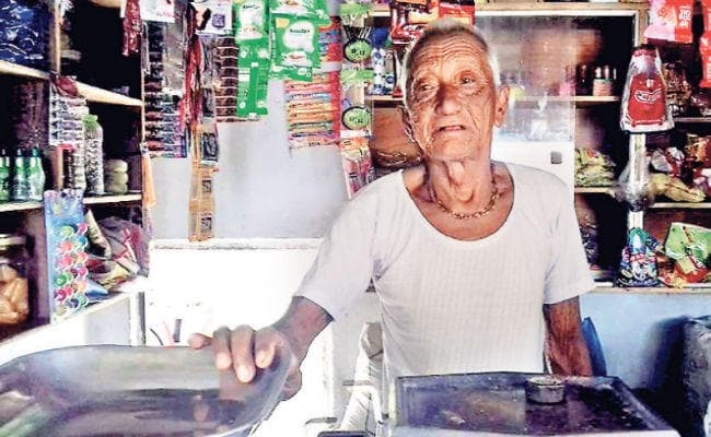 सिलीगुड़ी :जीवन में कभी नशा नहीं किया, इसलिए 107 की उम्र में भी कोई  बीमारी नहीं, मजे से खाते हैं चिकन-मटन