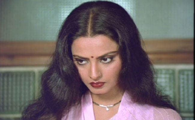 जब रेखा ने की थी स्मिता पाटिल की फिल्‍म की डबिंग, जानें चर्चित फिल्‍मों की ये ''कहानी''