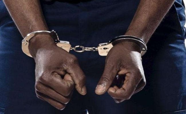 उत्तर प्रदेश में भाजपा नेता की बेटी के साथ छेड़छाड़, लूट, मामला दर्ज, दो आरोपी गिरफ्तार