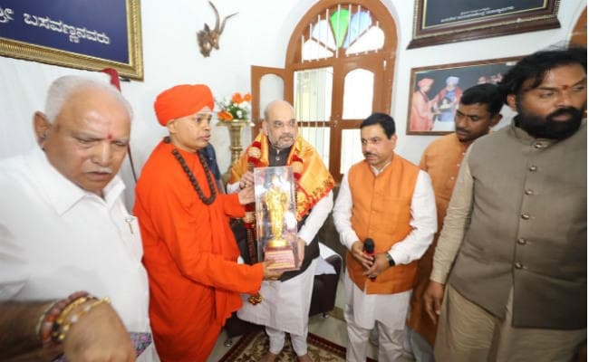 लिंगायत कार्ड : महंत शिवमूर्ति ने अमित शाह को लिखा पत्र, कहा - सिद्धरमैया सरकार का फैसला सही