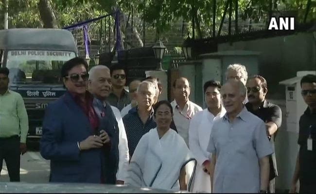 टीएमसी चीफ ममता बनर्जी ने भाजपा के यशवंत, शौरी व शत्रुघ्न से भेंट की