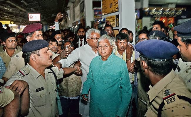 रांची : जेल प्रबंधन के खर्च पर एम्स भेजे गये लालू, रिम्स के डॉक्टरों को कहा धन्यवाद, कई राजद नेता भी गये दिल्ली