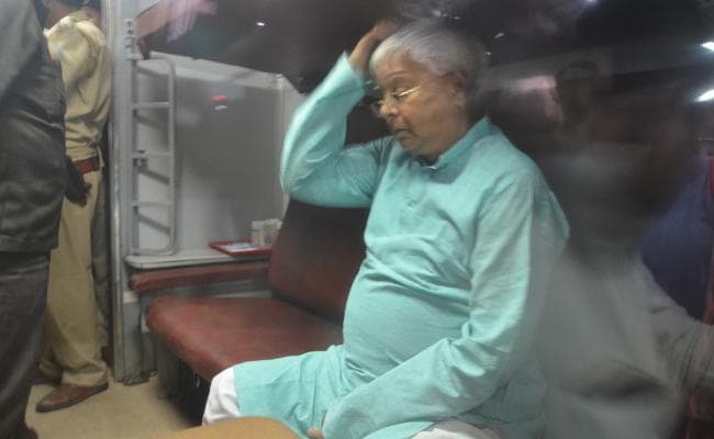 AIIMS में भर्ती होने से पहले नीतीश पर बरसे लालू प्रसाद, कहा : बीजेपी ने बिहार को बर्बाद कर दिया