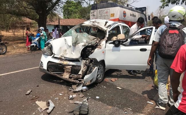 चाईबासा में कार-डंपर की सीधी टक्कर, जमशेदपुर के एक ही परिवार के चार लोगों की मौत