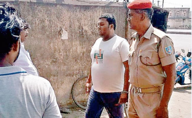 झारखंड : फेसबुक पर मुख्यमंत्री के खिलाफ अभद्र टिप्पणी करनेवाला नेता गिरफ्तार