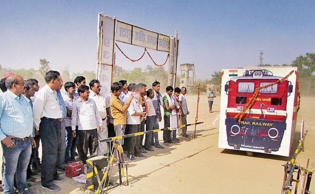बिहार : गैराज मिस्त्री जुम्मन ने बनाया स्वचालित रेल फाटक, अफसरों को पसंद आया मॉडल, भेजेंगे लखनऊ