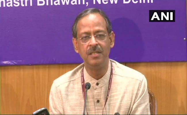 सीबीएसइ पेपर लीक :  12वीं इकोनॉमिक्स की परीक्षा 25 अप्रैल को, 10वीं गणित पर फैसला अभी नहीं