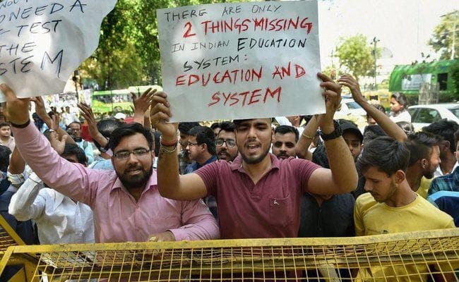 सीबीएसइ पेपर लीक: झारखंड और बिहार में बड़ी कार्रवाई, 15 अरेस्ट, दो पटना से पकड़ाये