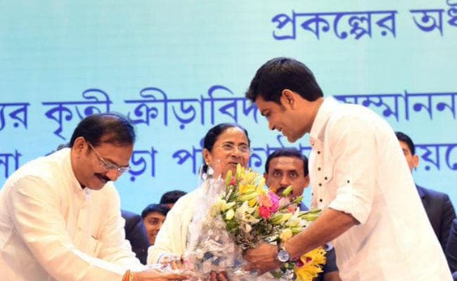 बोले खेल राज्य मंत्री - हिम्मत है तो अपने बच्चों के हाथ में हथियार दें भाजपा नेता