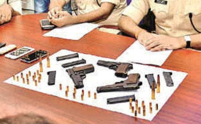 झारखंड : तीन अपराधी गिरफ्तार, मिले हथियार