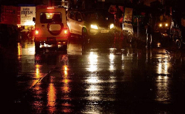 बंगाल में भारी बारिश व तूफान की चेतावनी