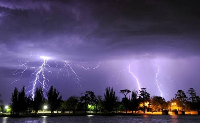 आंधी-तूफान से बिहार-बंगाल बेहाल, जानिए अगले दो दिनों तक राज्‍यों में कैसा रहेगा मौसम का हाल