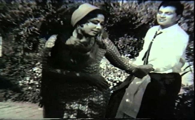 मीना कुमारी की पुण्यतिथि आज : जो कही गयी न मुझसे वो ज़माना कह रहा है...