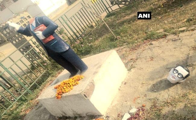 UP : इलाहाबाद और सिद्धार्थनगर में असामाजिक तत्वों ने आंबेडकर की प्रतिमा को किया क्षतिग्रस्त