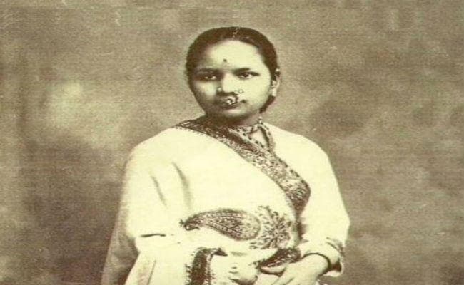 आज भारत की पहली महिला डॉक्टर आनंदीबाई जोशी की जयंती, संतान की मृत्यु के बाद किया था डॉक्टर बनने का प्रण